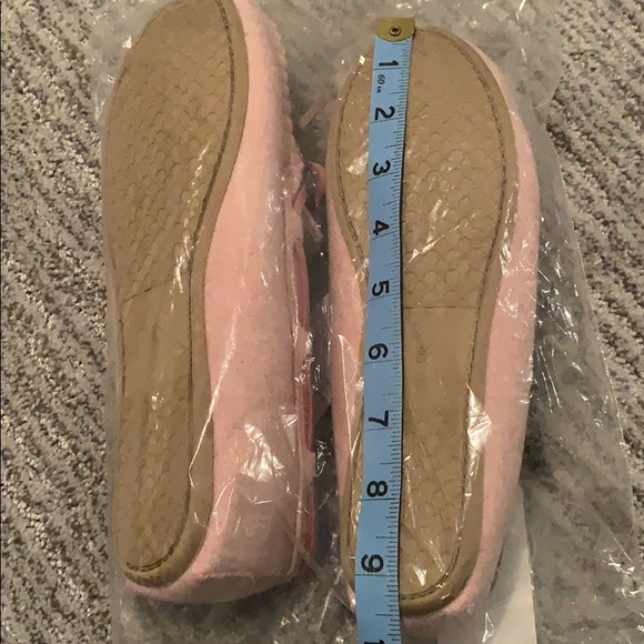 BRAND NEW WITH TAG!  Lovely Moccasin slippers - Picture 3 of 6